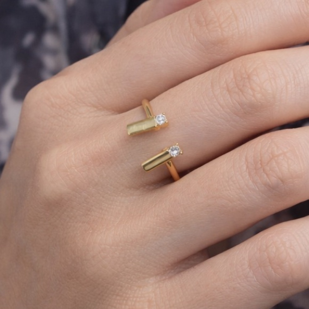 Size 7 Brand New!! Open style barbell ring